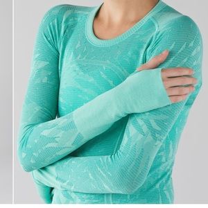 Lululemon Swiftly Tech Long Sleeve Crew
Heathered Bali Breeze